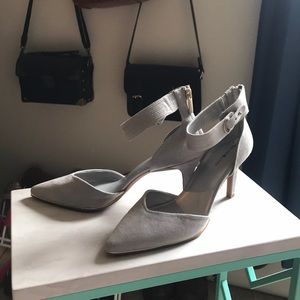 Bandolino light gray high heels